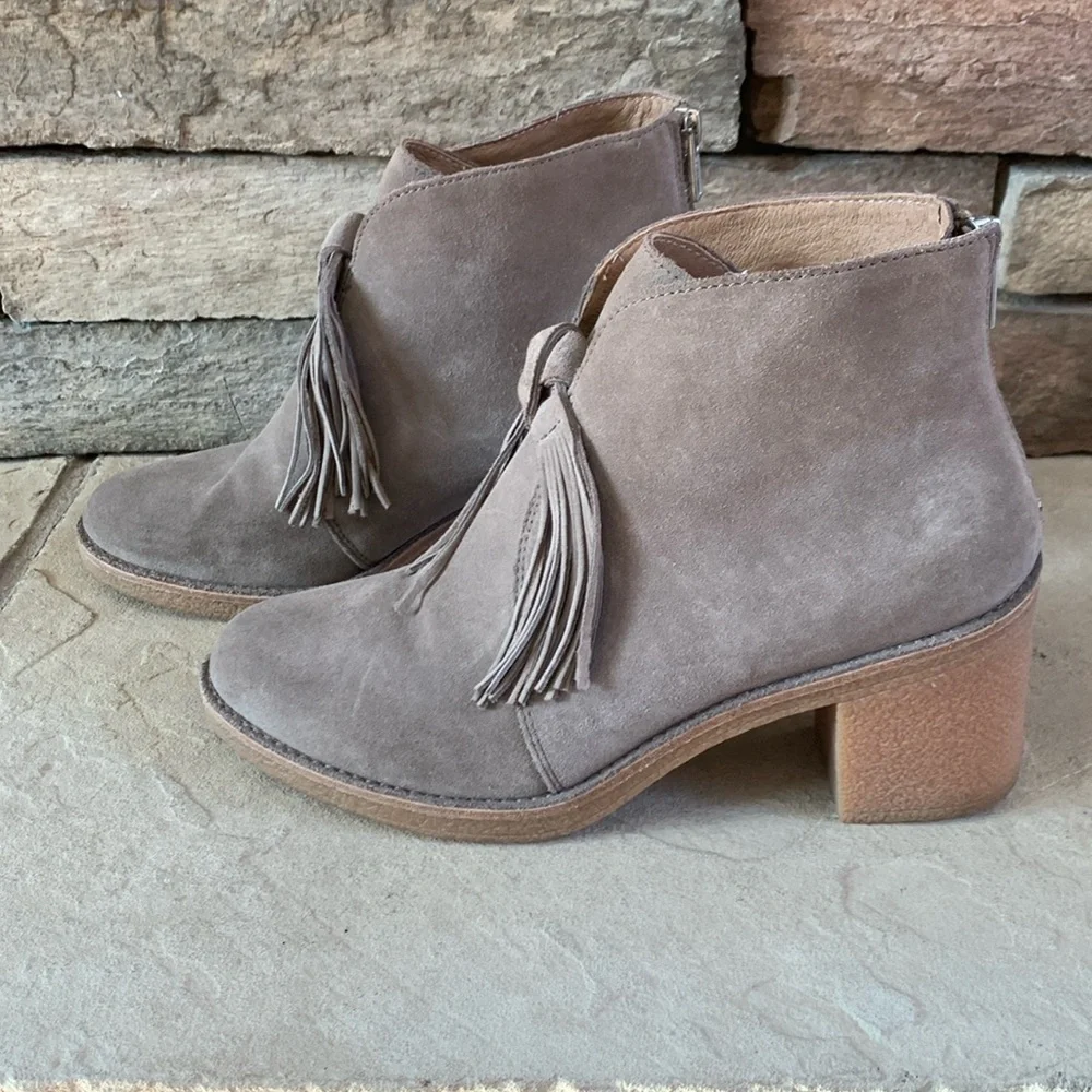 UGG sz 9 taupe heeled booties with front fringe and rubber heel